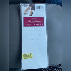 NWT Hanes Sheer Hosiery in Natural Shade vintage toeless knee highs 0c079